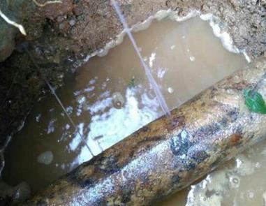 黄陵楼顶渗水维修公司分享下地暖漏水的原因及检测方法。